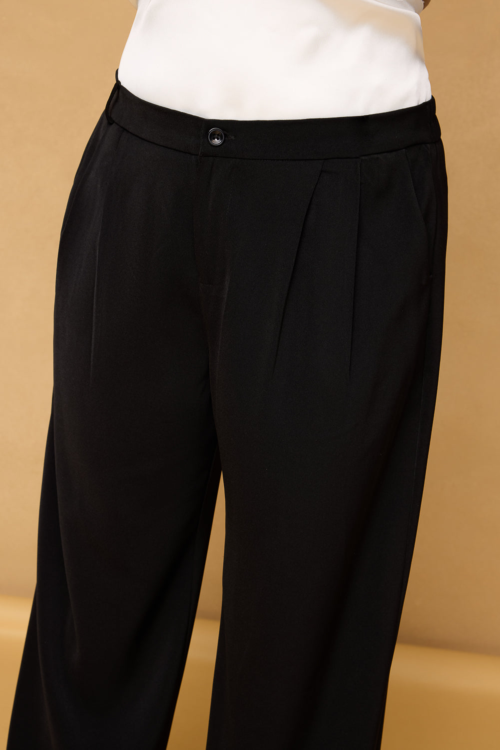 Curve Women's Black Pleated Straight Korean Pants