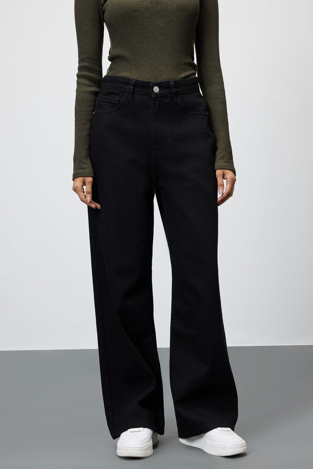 Onyx Cropped Women's Wide Jeans